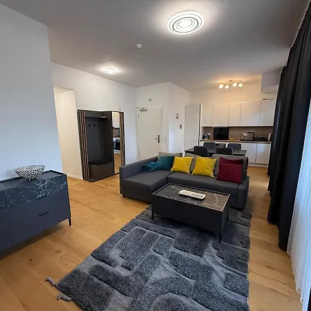 2 Zimmer Luxurioese Wohnung