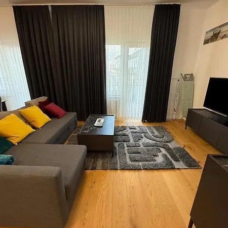 2 Zimmer Luxurioese Wohnung