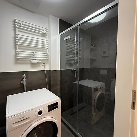 2 Zimmer Luxurioese Wohnung